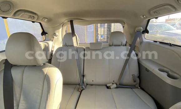 Sayi Na hannu Toyota Sienna Red Mota in Accra a Greater Accra Sayi Na hannu Toyota Sienna Red Mota in Accra a Greater Accra