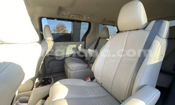 Sayi Na hannu Toyota Sienna Red Mota in Accra a Greater Accra Sayi Na hannu Toyota Sienna Red Mota in Accra a Greater Accra