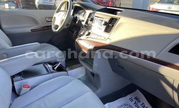 Sayi Na hannu Toyota Sienna Red Mota in Accra a Greater Accra Sayi Na hannu Toyota Sienna Red Mota in Accra a Greater Accra