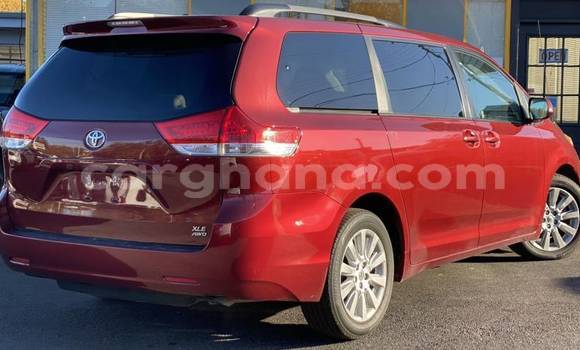 Sayi Na hannu Toyota Sienna Red Mota in Accra a Greater Accra Sayi Na hannu Toyota Sienna Red Mota in Accra a Greater Accra