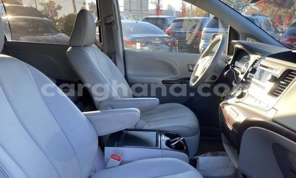 Sayi Na hannu Toyota Sienna Red Mota in Accra a Greater Accra Sayi Na hannu Toyota Sienna Red Mota in Accra a Greater Accra