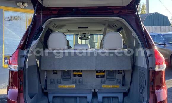 Sayi Na hannu Toyota Sienna Red Mota in Accra a Greater Accra Sayi Na hannu Toyota Sienna Red Mota in Accra a Greater Accra