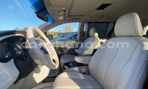 Sayi Na hannu Toyota Sienna Red Mota in Accra a Greater Accra Sayi Na hannu Toyota Sienna Red Mota in Accra a Greater Accra