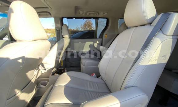 Sayi Na hannu Toyota Sienna Red Mota in Accra a Greater Accra Sayi Na hannu Toyota Sienna Red Mota in Accra a Greater Accra
