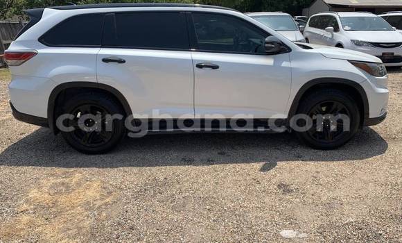Buy Used Toyota Highlander White Car in Accra in Greater Accra Buy Used Toyota Highlander White Car in Accra in Greater Accra