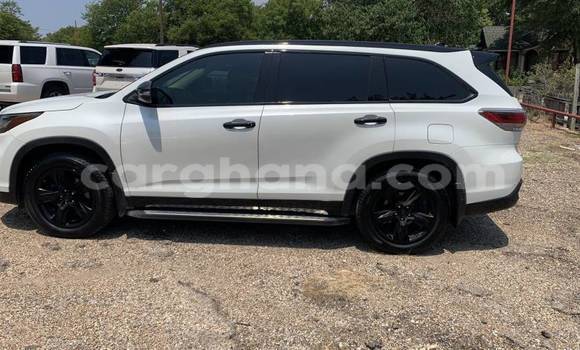 Buy Used Toyota Highlander White Car in Accra in Greater Accra Buy Used Toyota Highlander White Car in Accra in Greater Accra