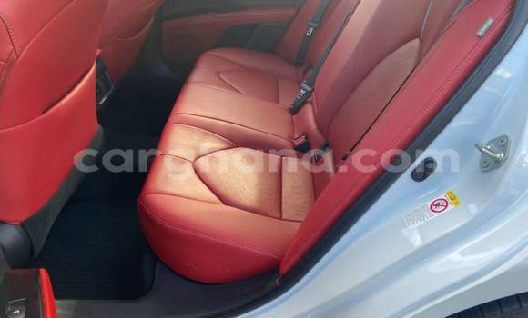 Sayi Na hannu Toyota Camry White Mota in Accra a Greater Accra Sayi Na hannu Toyota Camry White Mota in Accra a Greater Accra