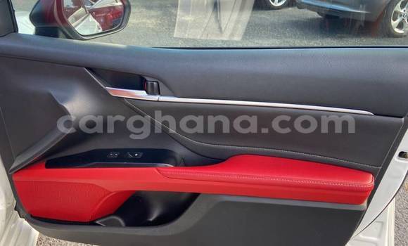 Sayi Na hannu Toyota Camry White Mota in Accra a Greater Accra Sayi Na hannu Toyota Camry White Mota in Accra a Greater Accra
