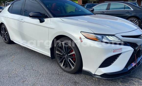 Sayi Na hannu Toyota Camry White Mota in Accra a Greater Accra Sayi Na hannu Toyota Camry White Mota in Accra a Greater Accra