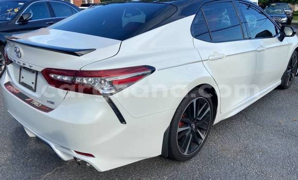 Sayi Na hannu Toyota Camry White Mota in Accra a Greater Accra Sayi Na hannu Toyota Camry White Mota in Accra a Greater Accra