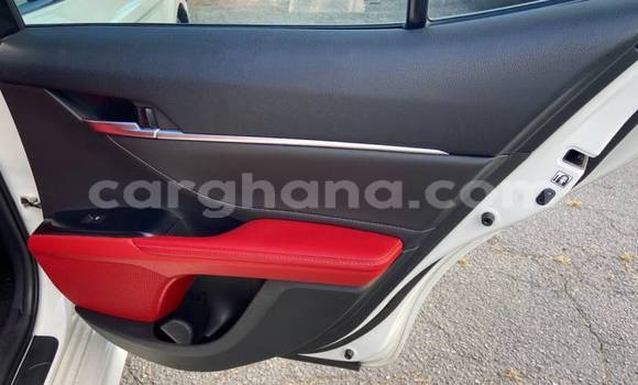 Sayi Na hannu Toyota Camry White Mota in Accra a Greater Accra Sayi Na hannu Toyota Camry White Mota in Accra a Greater Accra