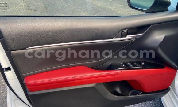 Sayi Na hannu Toyota Camry White Mota in Accra a Greater Accra Sayi Na hannu Toyota Camry White Mota in Accra a Greater Accra