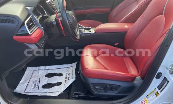Sayi Na hannu Toyota Camry White Mota in Accra a Greater Accra Sayi Na hannu Toyota Camry White Mota in Accra a Greater Accra