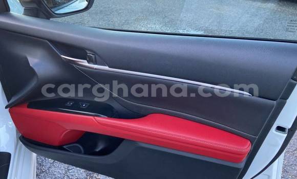 Sayi Na hannu Toyota Camry White Mota in Accra a Greater Accra Sayi Na hannu Toyota Camry White Mota in Accra a Greater Accra