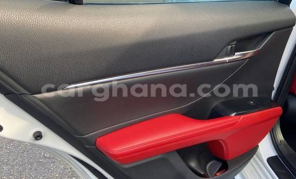 Sayi Na hannu Toyota Camry White Mota in Accra a Greater Accra Sayi Na hannu Toyota Camry White Mota in Accra a Greater Accra