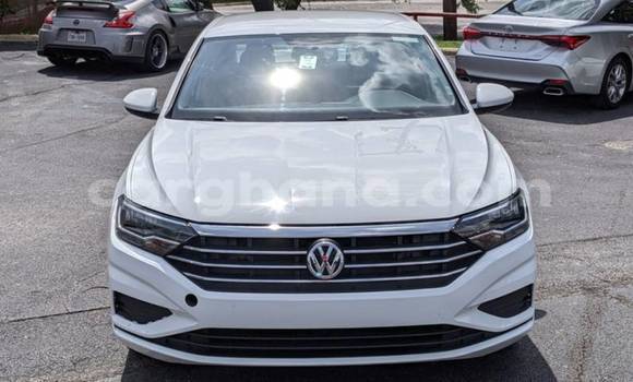 Ra Àlòkù Volkswagen Jetta funfun Ọkọ̀ in Accra ni Greater Accra
