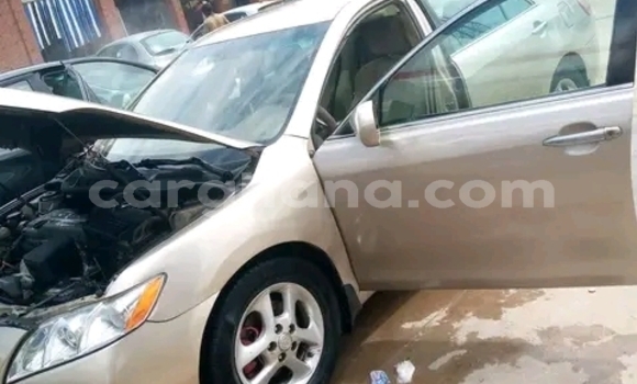 Ra Àlòkù Toyota Camry Silver Ọkọ̀ in Accra ni Greater Accra