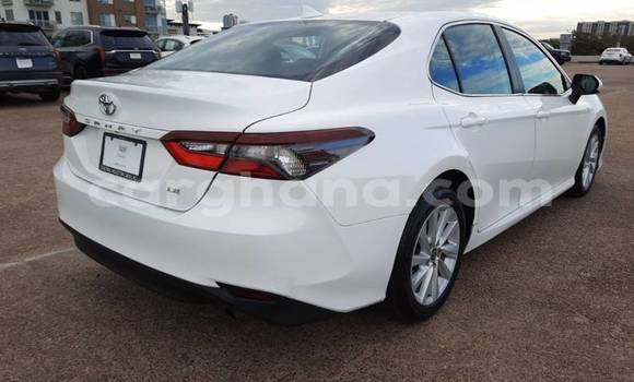 Sayi Na hannu Toyota Camry White Mota in Accra a Greater Accra Sayi Na hannu Toyota Camry White Mota in Accra a Greater Accra