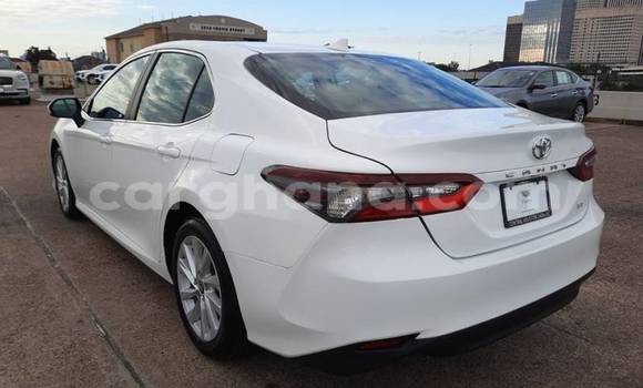 Sayi Na hannu Toyota Camry White Mota in Accra a Greater Accra Sayi Na hannu Toyota Camry White Mota in Accra a Greater Accra