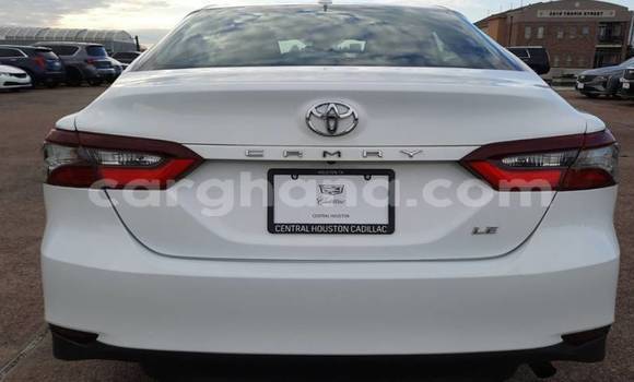 Sayi Na hannu Toyota Camry White Mota in Accra a Greater Accra Sayi Na hannu Toyota Camry White Mota in Accra a Greater Accra
