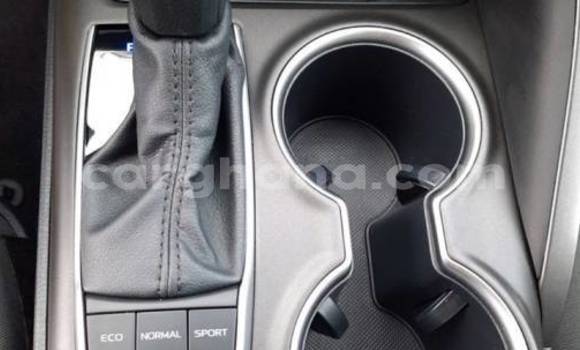 Sayi Na hannu Toyota Camry White Mota in Accra a Greater Accra Sayi Na hannu Toyota Camry White Mota in Accra a Greater Accra