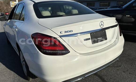 Sayi Na hannu Mercedes‒Benz C–Class White Mota in Accra a Greater Accra Sayi Na hannu Mercedes‒Benz C–Class White Mota in Accra a Greater Accra