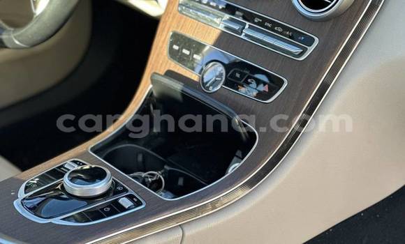 Sayi Na hannu Mercedes‒Benz C–Class White Mota in Accra a Greater Accra Sayi Na hannu Mercedes‒Benz C–Class White Mota in Accra a Greater Accra