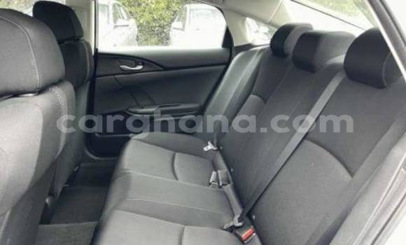 Sayi Na hannu Honda Civic White Mota in Accra a Greater Accra Sayi Na hannu Honda Civic White Mota in Accra a Greater Accra