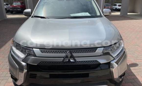 Sayi Na hannu Mitsubishi Outlander Azurfa Mota in Accra a Greater Accra