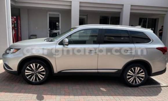 Sayi Na hannu Mitsubishi Outlander Azurfa Mota in Accra a Greater Accra Sayi Na hannu Mitsubishi Outlander Azurfa Mota in Accra a Greater Accra
