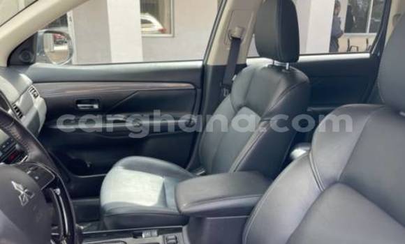Sayi Na hannu Mitsubishi Outlander Azurfa Mota in Accra a Greater Accra Sayi Na hannu Mitsubishi Outlander Azurfa Mota in Accra a Greater Accra