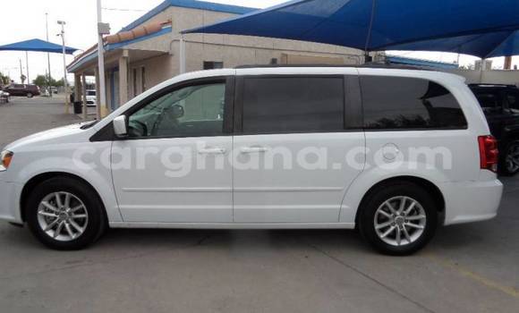Sayi Na hannu Dodge Caravan White Mota in Accra a Greater Accra Sayi Na hannu Dodge Caravan White Mota in Accra a Greater Accra