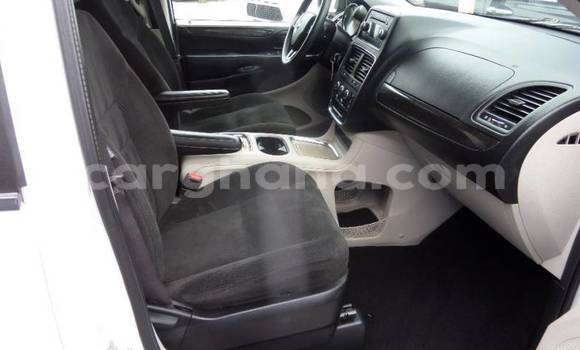 Sayi Na hannu Dodge Caravan White Mota in Accra a Greater Accra Sayi Na hannu Dodge Caravan White Mota in Accra a Greater Accra