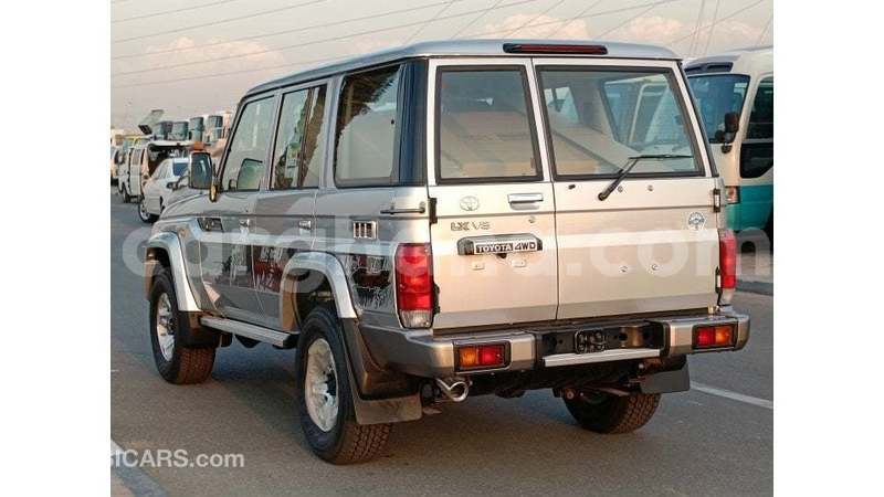 Big with watermark toyota land cruiser ashanti import dubai 52220