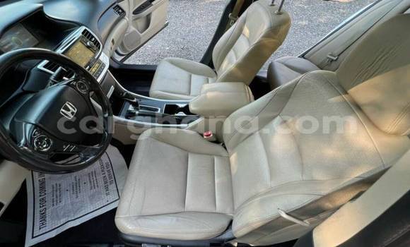 Sayi Na hannu Honda Accord White Mota in Accra a Greater Accra Sayi Na hannu Honda Accord White Mota in Accra a Greater Accra