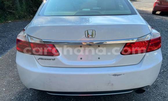 Sayi Na hannu Honda Accord White Mota in Accra a Greater Accra Sayi Na hannu Honda Accord White Mota in Accra a Greater Accra