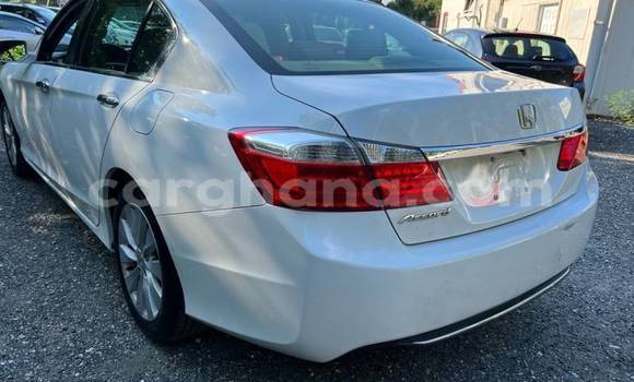 Sayi Na hannu Honda Accord White Mota in Accra a Greater Accra Sayi Na hannu Honda Accord White Mota in Accra a Greater Accra