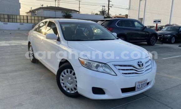 Sayi Na hannu Toyota Camry White Mota in Accra a Greater Accra Sayi Na hannu Toyota Camry White Mota in Accra a Greater Accra