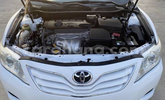 Sayi Na hannu Toyota Camry White Mota in Accra a Greater Accra Sayi Na hannu Toyota Camry White Mota in Accra a Greater Accra