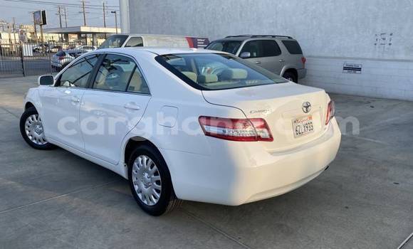 Sayi Na hannu Toyota Camry White Mota in Accra a Greater Accra Sayi Na hannu Toyota Camry White Mota in Accra a Greater Accra