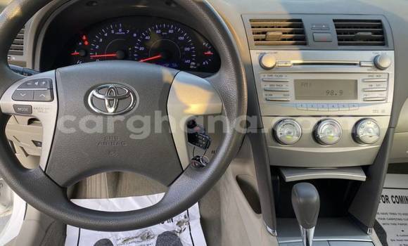 Sayi Na hannu Toyota Camry White Mota in Accra a Greater Accra Sayi Na hannu Toyota Camry White Mota in Accra a Greater Accra