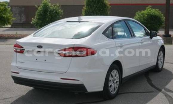 Ra Àlòkù Ford Fusion funfun Ọkọ̀ in Accra ni Greater Accra Ra Àlòkù Ford Fusion funfun Ọkọ̀ in Accra ni Greater Accra