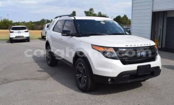 Sayi Na hannu Ford Explorer White Mota in Accra a Greater Accra Sayi Na hannu Ford Explorer White Mota in Accra a Greater Accra