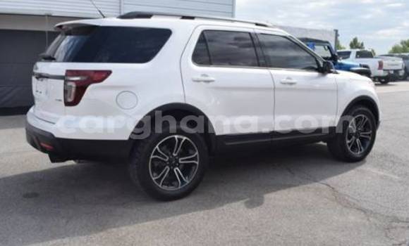 Sayi Na hannu Ford Explorer White Mota in Accra a Greater Accra Sayi Na hannu Ford Explorer White Mota in Accra a Greater Accra