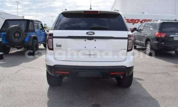 Sayi Na hannu Ford Explorer White Mota in Accra a Greater Accra Sayi Na hannu Ford Explorer White Mota in Accra a Greater Accra