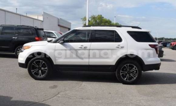 Sayi Na hannu Ford Explorer White Mota in Accra a Greater Accra Sayi Na hannu Ford Explorer White Mota in Accra a Greater Accra