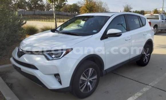 Sayi Na hannu Toyota RAV4 White Mota in Accra a Greater Accra Sayi Na hannu Toyota RAV4 White Mota in Accra a Greater Accra