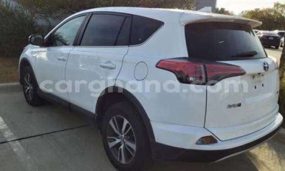 Buy Used Toyota RAV4 White Car in Accra in Greater Accra Buy Used Toyota RAV4 White Car in Accra in Greater Accra