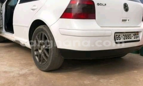 Ra Àlòkù Volkswagen Golf funfun Ọkọ̀ in Accra ni Greater Accra Ra Àlòkù Volkswagen Golf funfun Ọkọ̀ in Accra ni Greater Accra