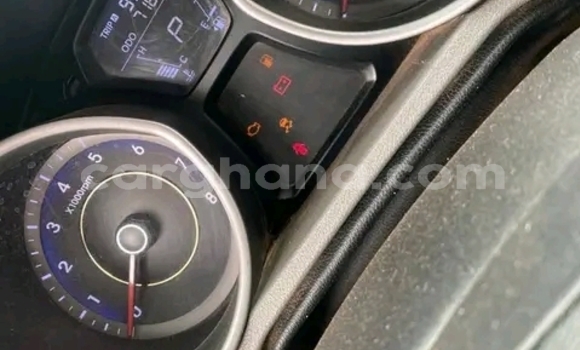 Ra Àlòkù Hyundai Elantra funfun Ọkọ̀ in Accra ni Greater Accra Ra Àlòkù Hyundai Elantra funfun Ọkọ̀ in Accra ni Greater Accra